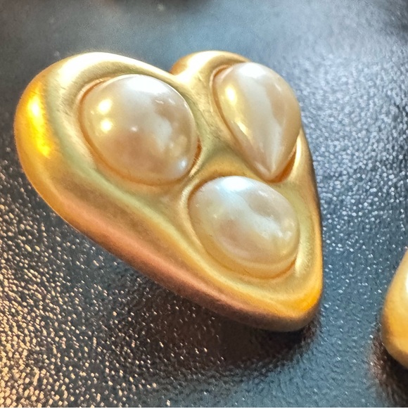 GIVENCHY Vintage 1980s Elegant Gold Heart Earrings - Picture 5 of 7